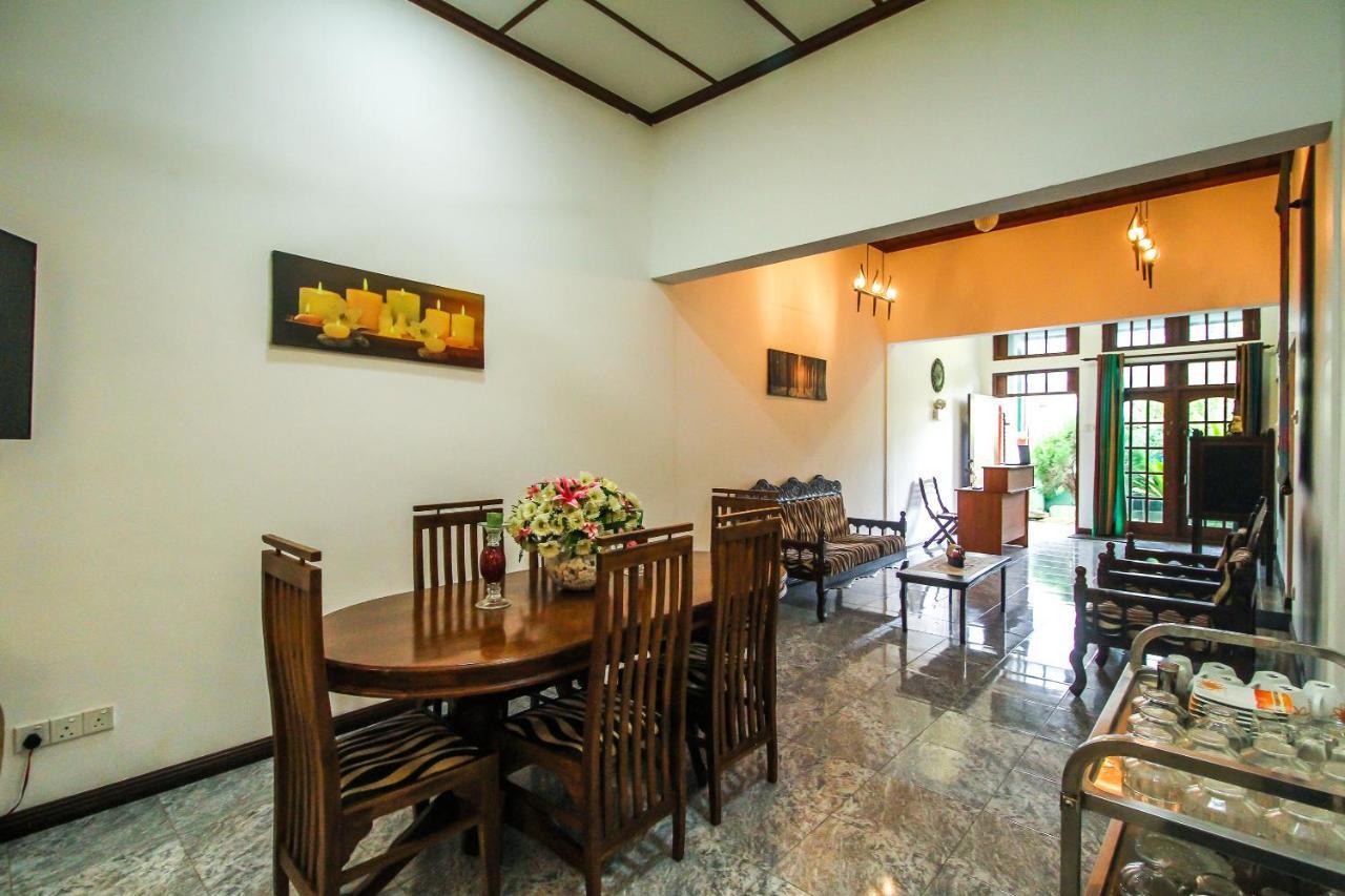 Leo'S Home Stay Dehiwala-Mont Lavinia Extérieur photo