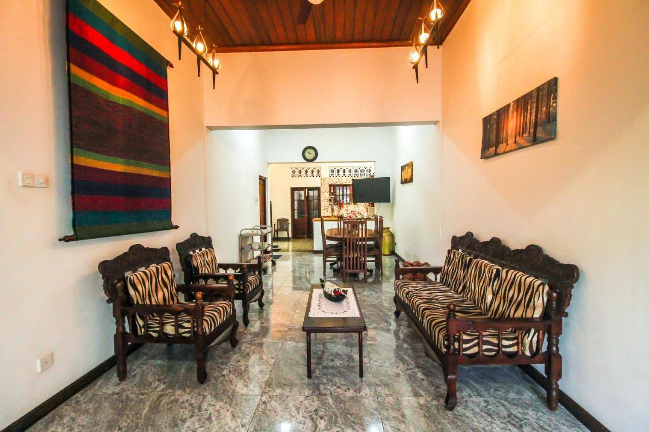 Leo'S Home Stay Dehiwala-Mont Lavinia Extérieur photo